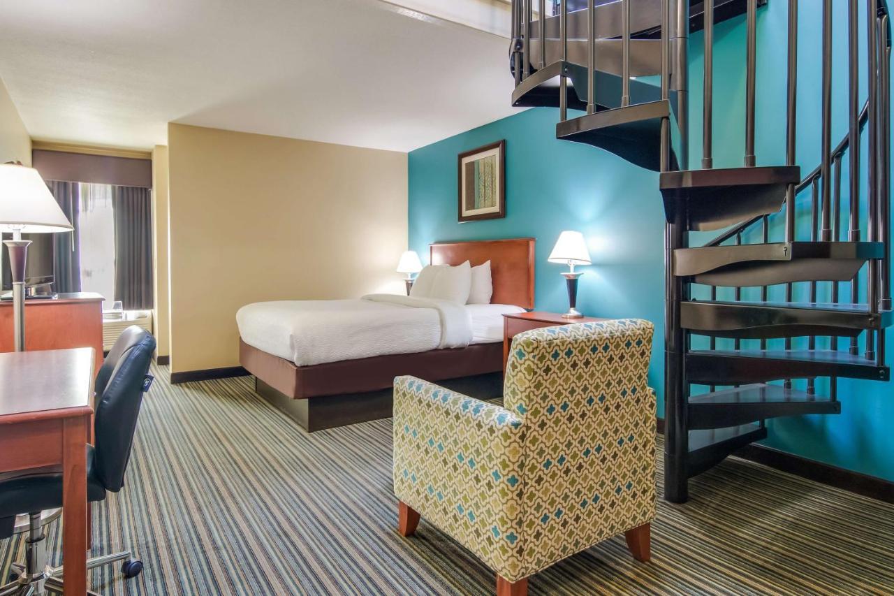 Best Western Plus Траверс-Сити Экстерьер фото