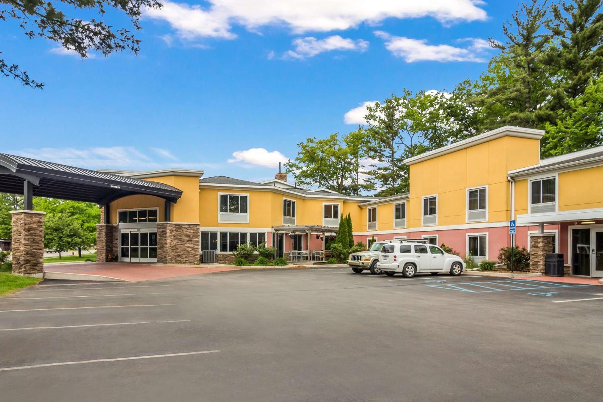 Best Western Plus Траверс-Сити Экстерьер фото