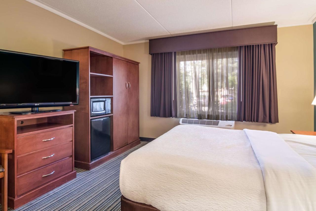 Best Western Plus Траверс-Сити Экстерьер фото