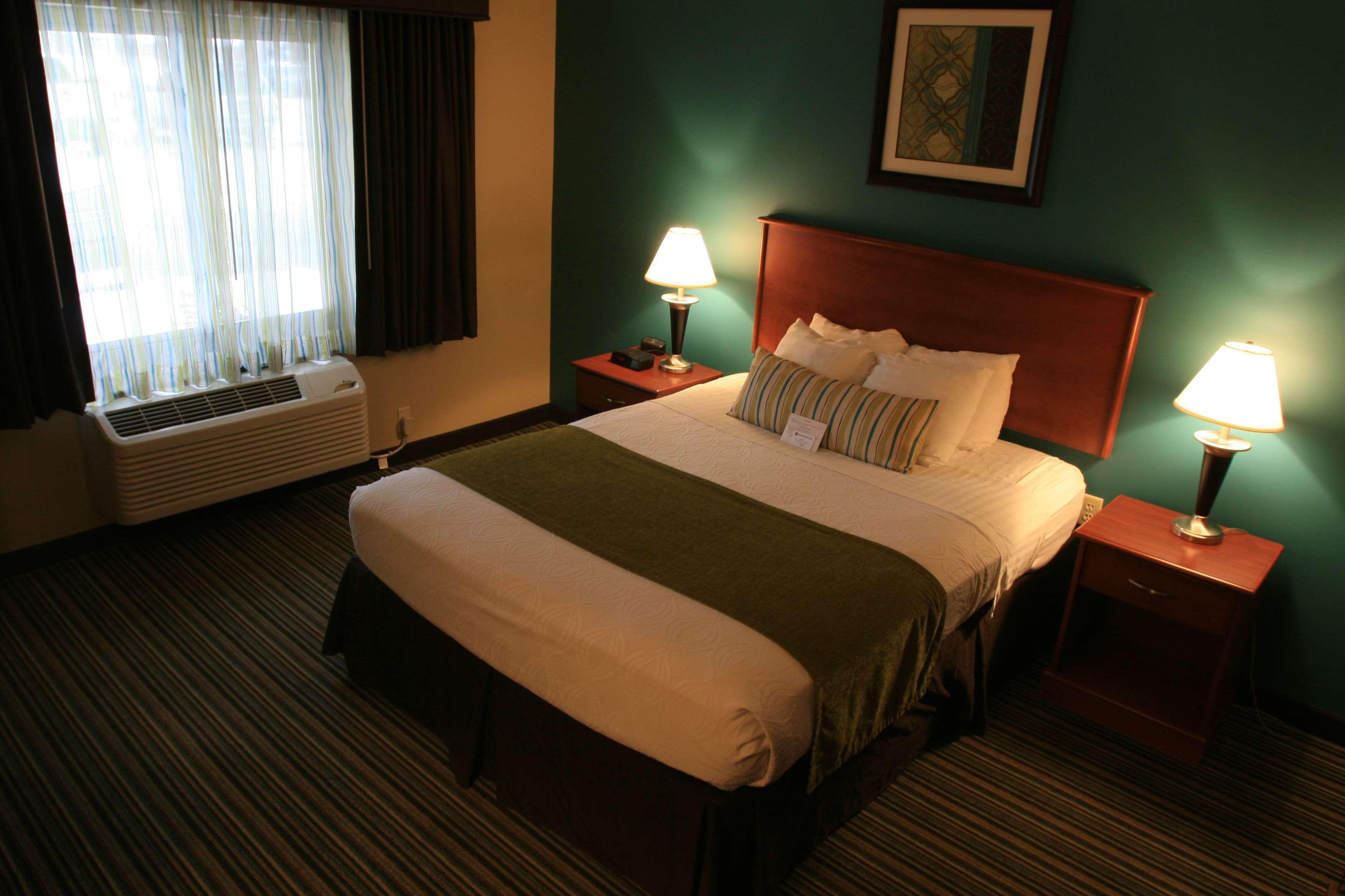Best Western Plus Траверс-Сити Экстерьер фото