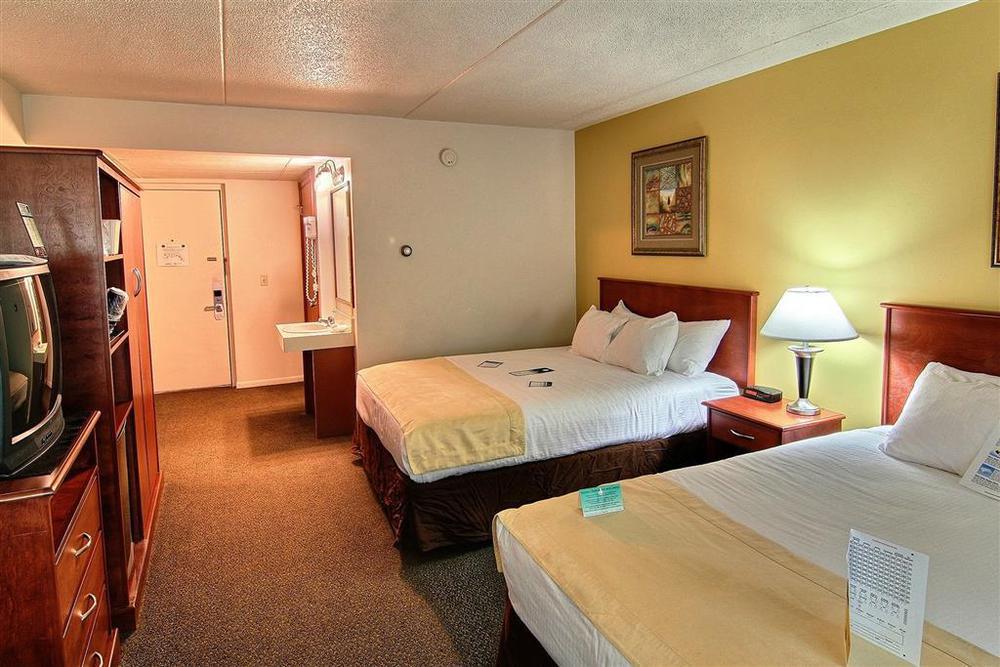 Best Western Plus Траверс-Сити Номер фото